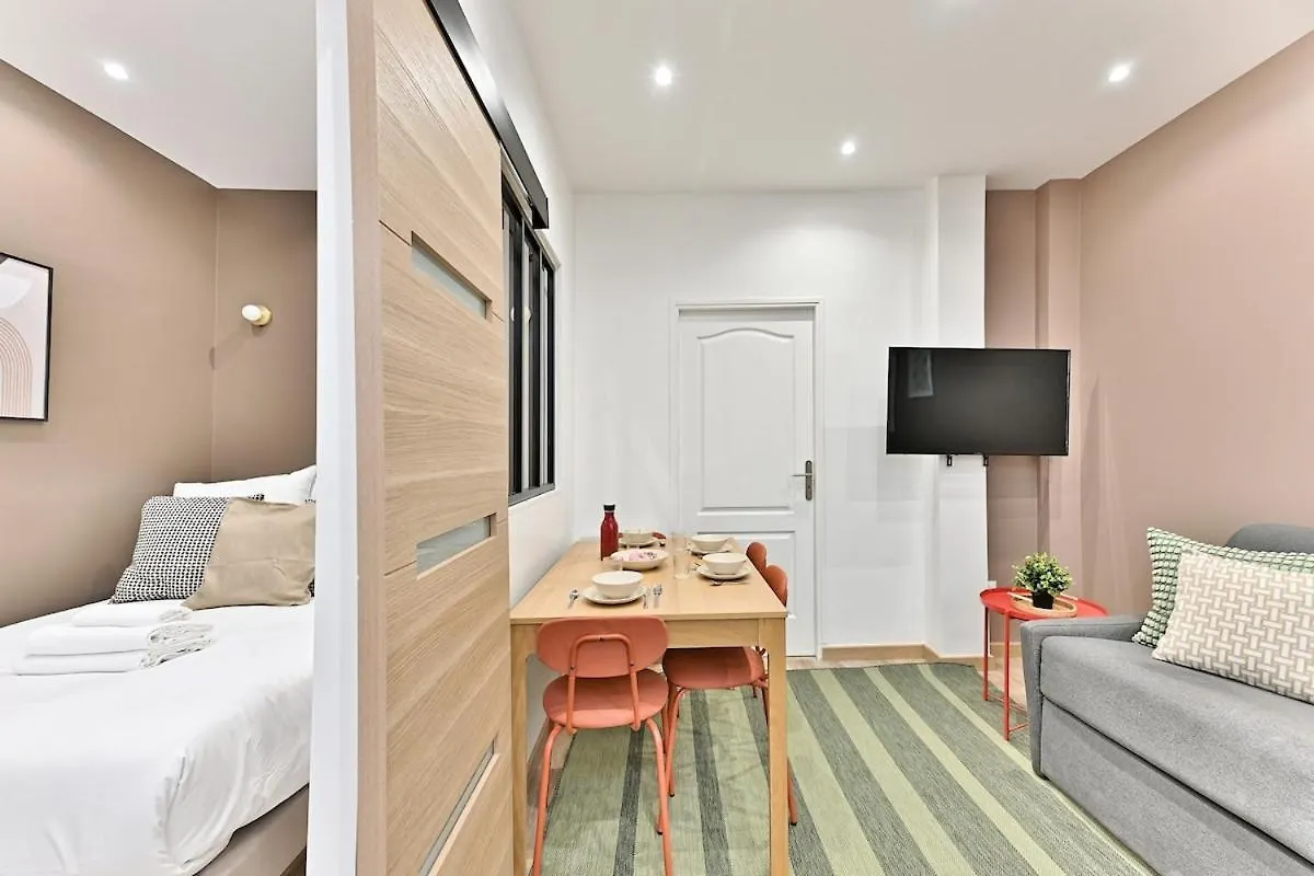 Central Equipped Apartment Paris Nation - II Francia