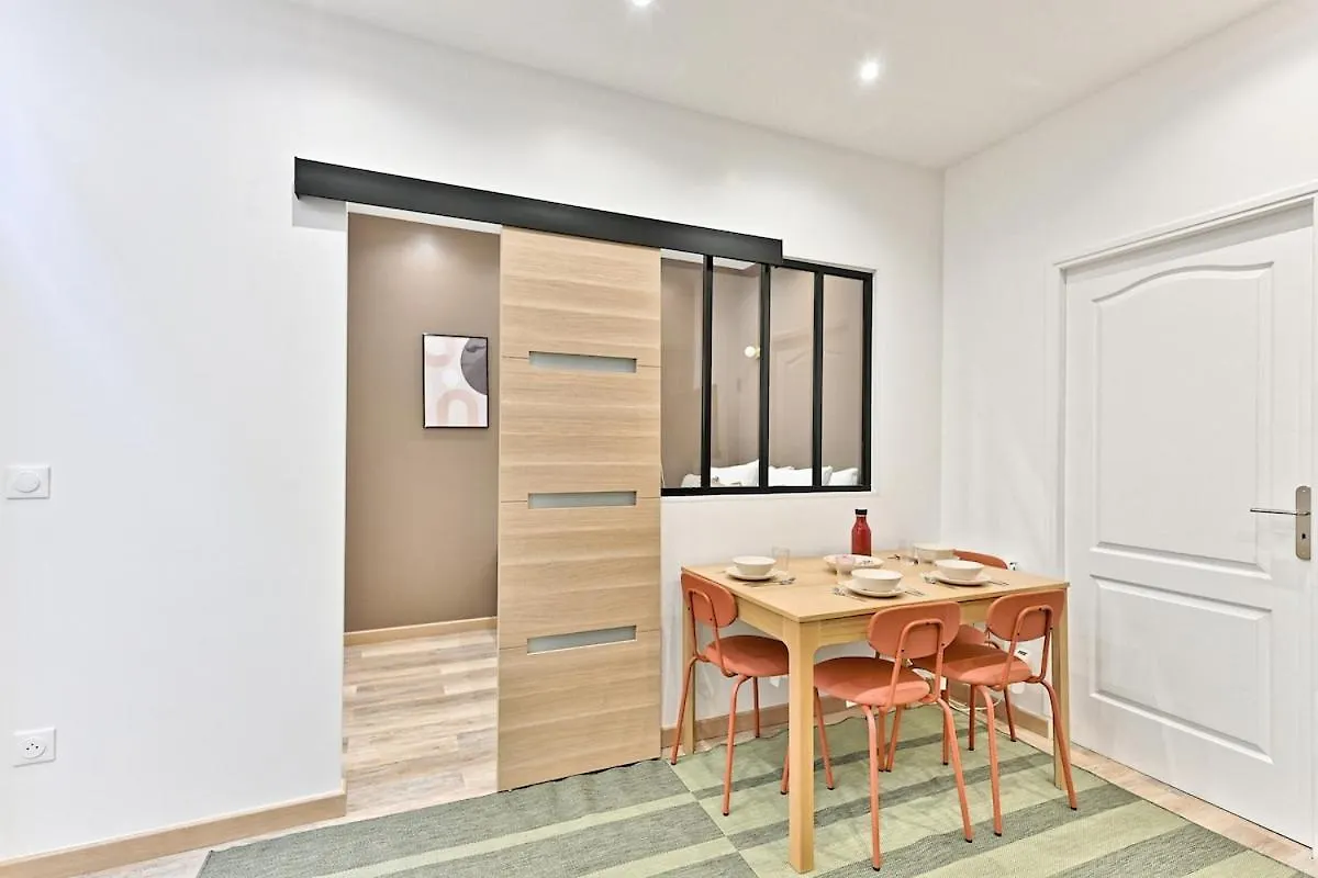 Central Equipped Apartment Paris Nation - II Francia