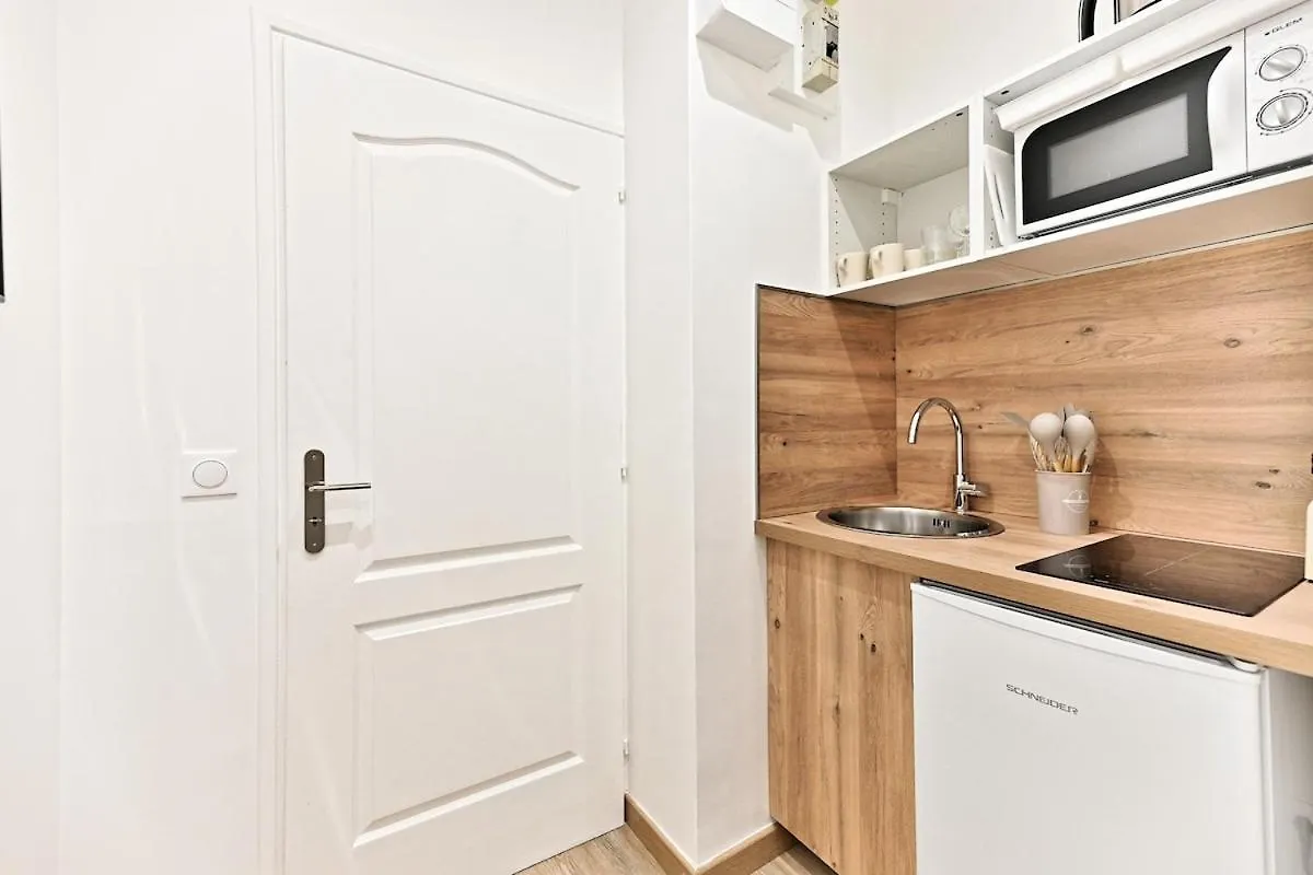 Central Equipped Apartment Paris Nation - II 0*,