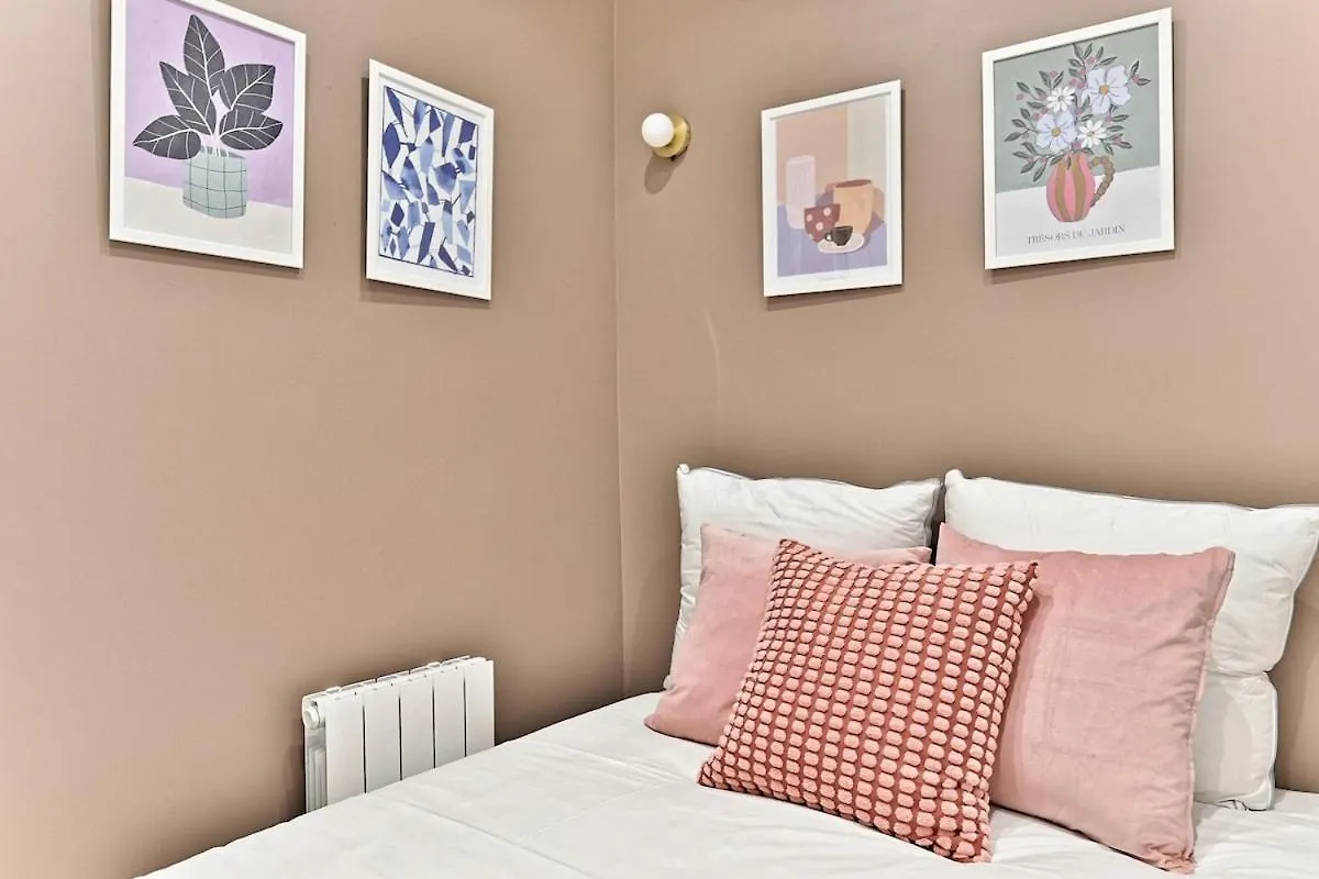 Central Equipped Apartment Paris Nation - II Francia