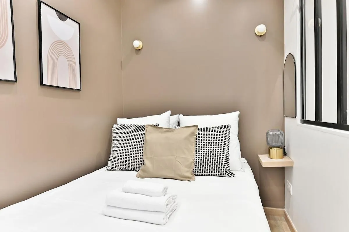 Central Equipped Apartment Paris Nation - II Francia