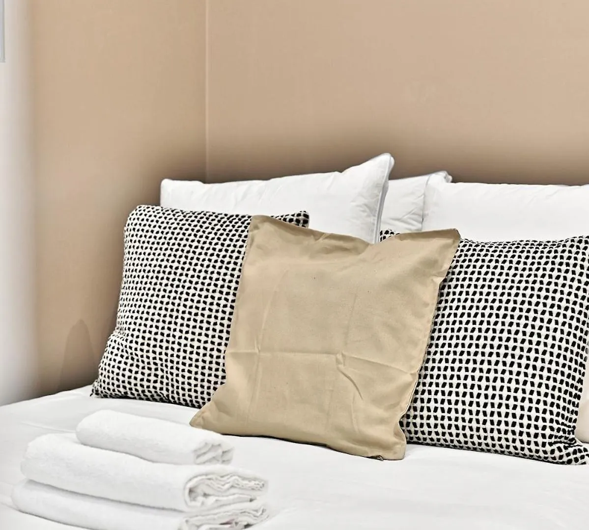 Central Equipped Apartment Paris Nation - II 0*,  France