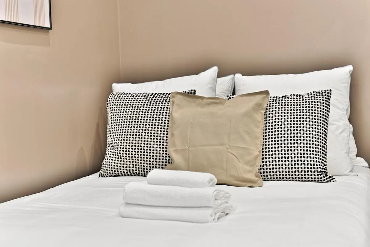 Central Equipped Apartment Paris Nation - II France